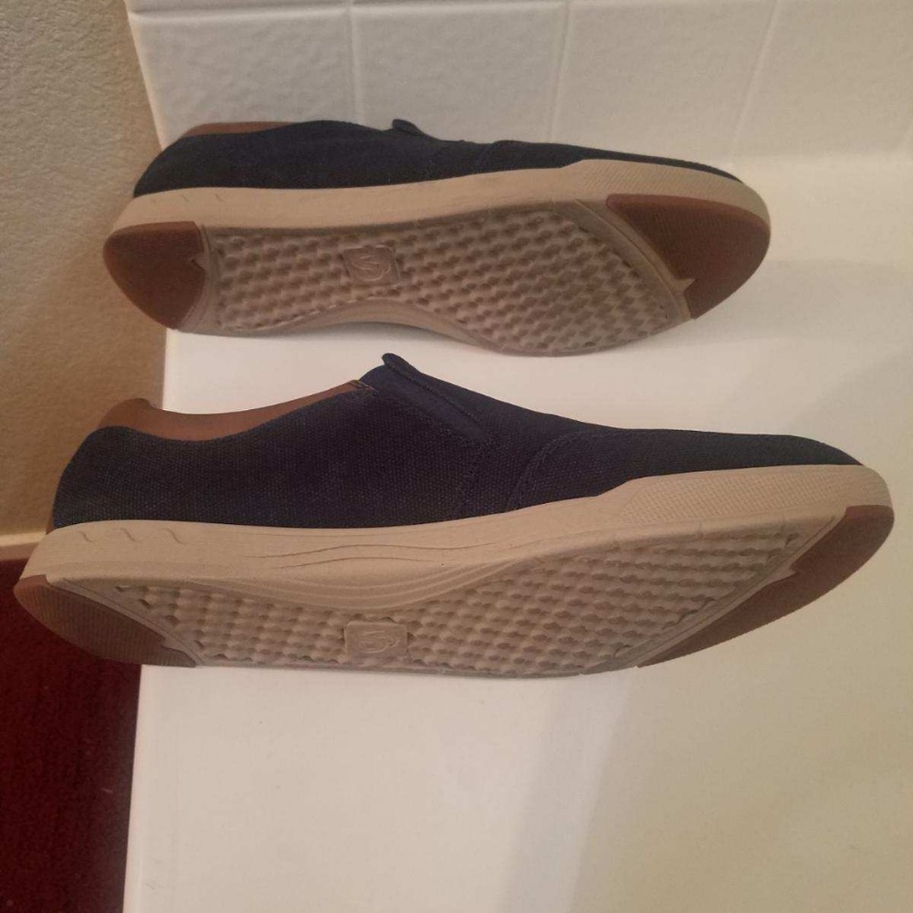 Shoes - Picture 4 of 4